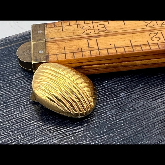 Vintage CHRISTIAN DIOR gold clip on earrings - Picture 12 of 13